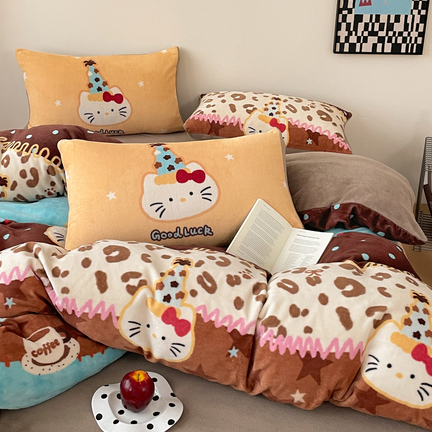 Cuatro piezas de terciopelo de leche de dibujos animados retro grueso calentamiento terciopelo de coral encantador dormitorio cubierta de cama de tres piezas de cuatro piezas cubierta de edredón