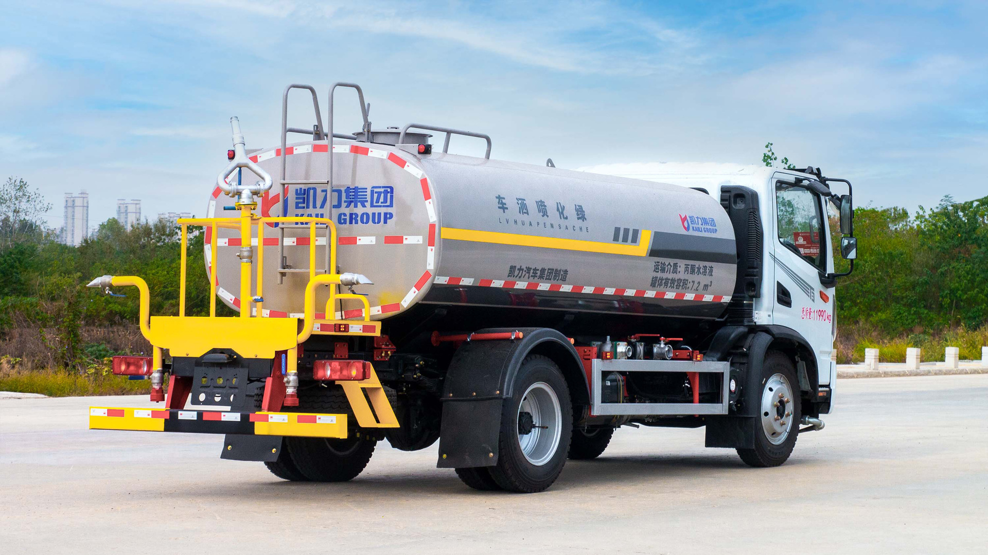 New Huashen T3 Sprinkler Truck-9.3 Square Meters, Garden Greening, Sprinkling and Spraying, Dust Reduction on Construction Sites
