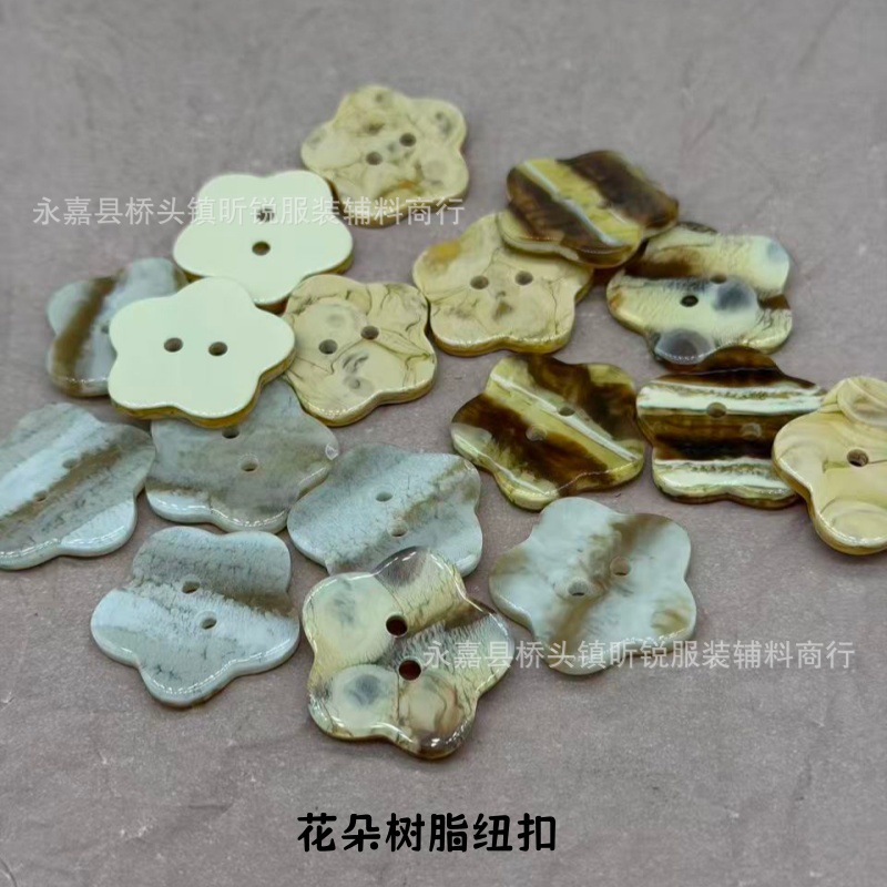 新款花朵树脂棒花两眼纽扣可爱风头饰帽子大衣毛衣外套饰品装饰扣