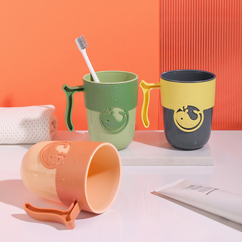 Vasos de plástico para cepillarse los dientes con asas, un par de vasos para enjuague bucal para parejas, de aspecto elegante y lujoso, para uso doméstico, venta al por mayor.