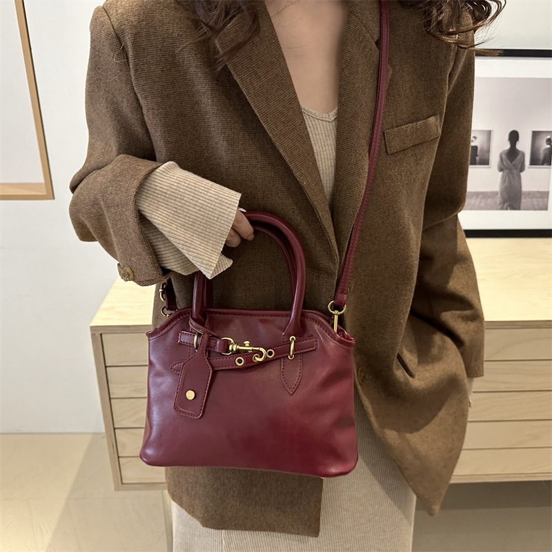 틈새 디자인 크로스 바디 백 간단한 싱글 숄더 레트로 대용량 가방 여성의 2024 새로운 유행 핸드 토트 백