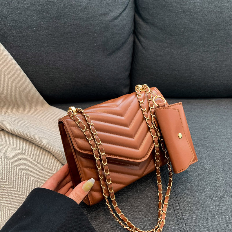 Bolsa pequeña popular de este año para mujeres 2023 otoño nueva moda simple bolsa de mensajero ins cadena costura pequeña bolsa cuadrada