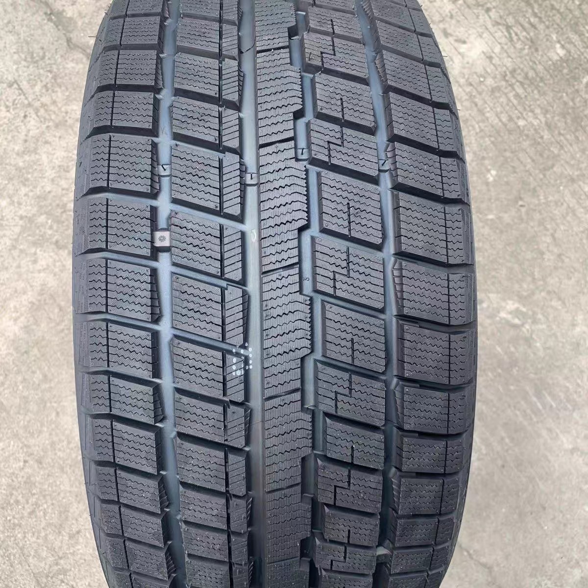 Goodyear winter snow tires 245/35R19 are suitable for Lynk & Co 03, Mercedes-Benz E-Class, Audi A4L/R8, and BMW M3