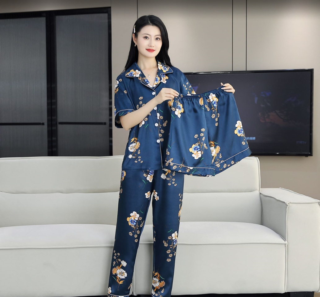 2025 nuevo estilo pijama mujer verano hielo seda fina solapa pantalones de manga corta traje de tres piezas se puede usar en el exterior