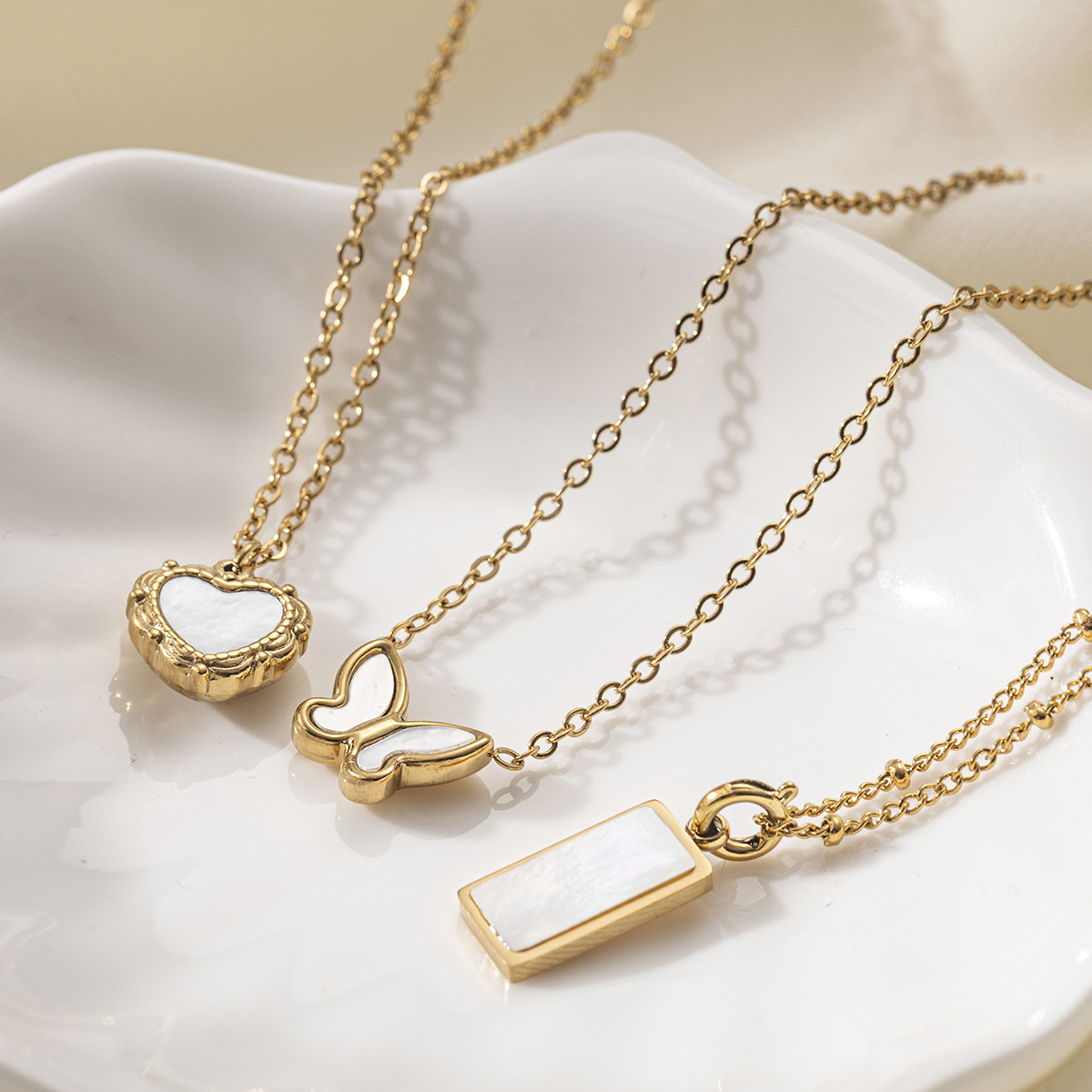 Tena collar de acero inoxidable europeo y americano de lujo ligero diseño de nicho de todo fósforo collar colgante de concha dulce y fresco estilo de chica caliente al por mayor image 4
