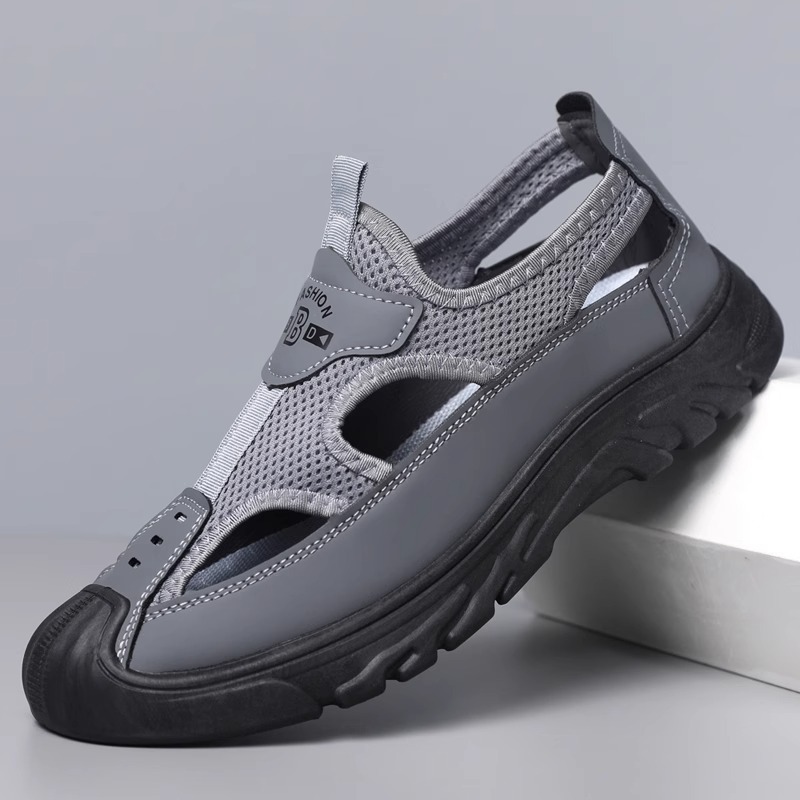 Sandalias Baotou para hombre 2025 verano nuevo estilo malla tendencia zapatos de playa malla transpirable zapatos con agujeros de fondo suave hombres al por mayor