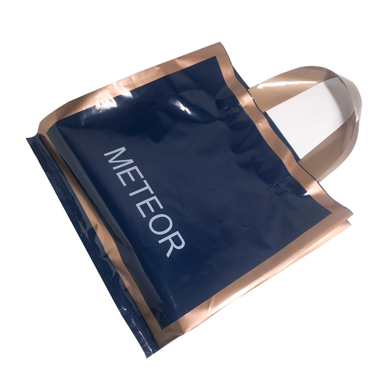 Bolsa de regalo portátil de alta gama plegable bolsa de plástico bolsa de embalaje de ropa Portátil Bolsa de embalaje bolsa de ropa impresión logo