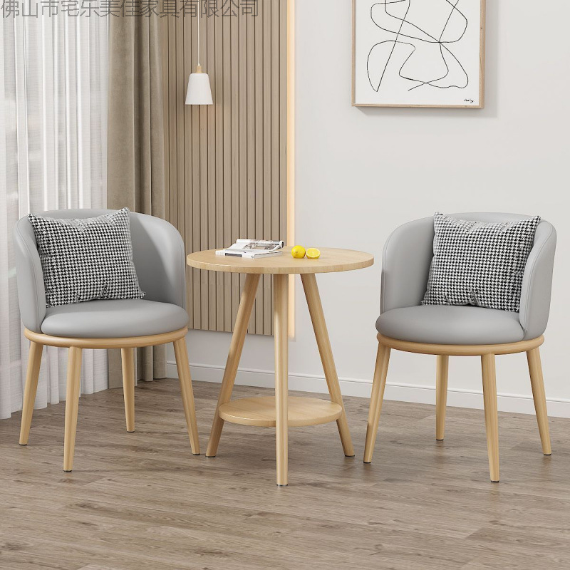 Mesa y silla de ocio balcón sala de estar de lujo ligera mesa y silla combinación de hotel de alojamiento residencial negociación en línea mesa y silla set de tres piezas