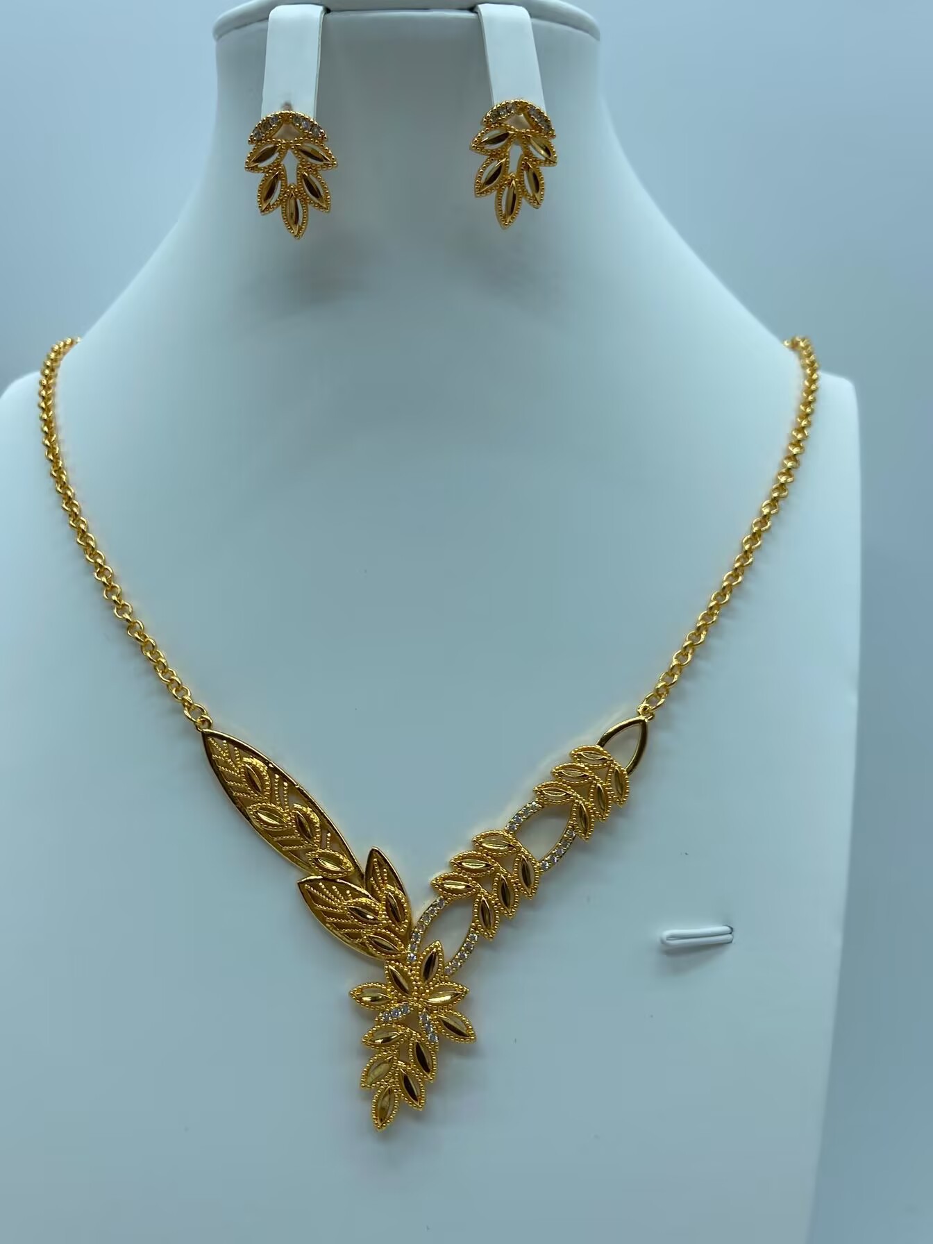 Transfronterizos de moda retro de Oriente Medio conjunto de joyería collar pendientes de boda banquete de bronce de lujo joyería dorada mujer