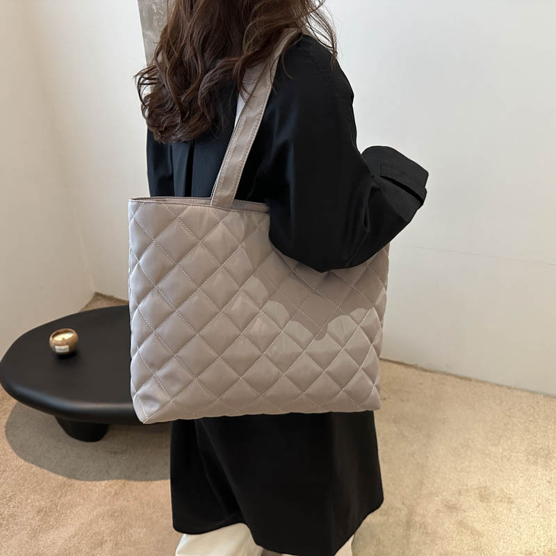 Bolso de sentido de alta gama para mujer de gran capacidad 2023 nuevo bolso de hombro de otoño e invierno de moda Oxford Bu Lingge Commuter Tote Bag