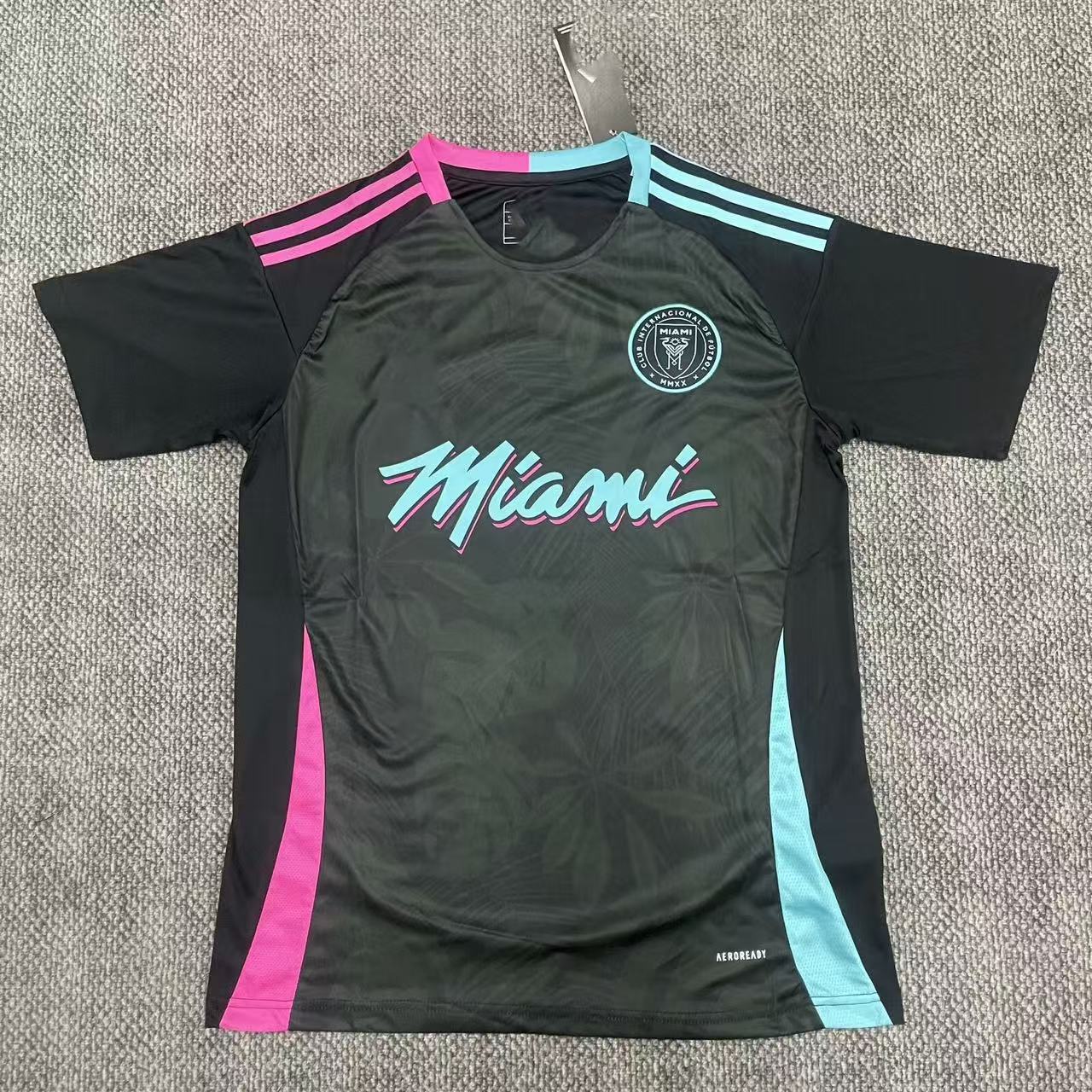 Una generación de uniformes de fútbol, nuevos uniformes de entrenamiento, camisetas, Italia AC, Barcelona, Real Madrid, Brasil, Japón, Ajax