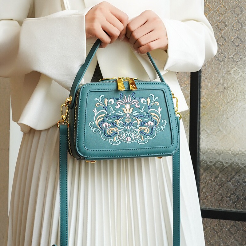 Cross-Border Bags, Crossbody Bags, Women's New Style, National Style Embroidered Handbags, High-End New Chinese Style Fashion Shoulder Bags, Small Square Bags Cross-Border Bags, Crossbody Bags, Women's New Style, National Style Embroidered Handbags, High-End New Chinese Style Fashion Shoulder Bags, Small Square Bags