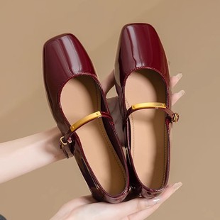 ��ʽ�tɫ������ŮЬ2025�¿��͹�СƤЬһ�֎��\�ڷ��^��ЬŮ