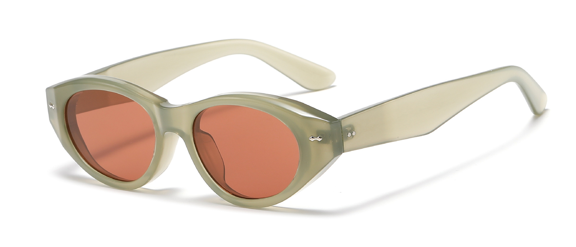 물이 채워진 녹색 프레임의 다크 티 슬라이스