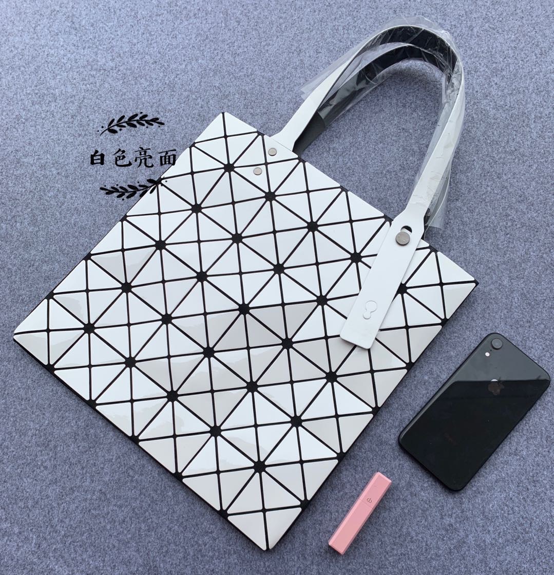 PU matte diamond shaped foldable geometric diamond grid single shoulder handbag in Japan_voghion.com