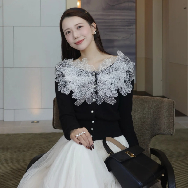 [Huilin] 2026 Early Autumn New Japanese-Style Sweet Floral Lace Patchwork Knit Cardigan Sweater 26AB008