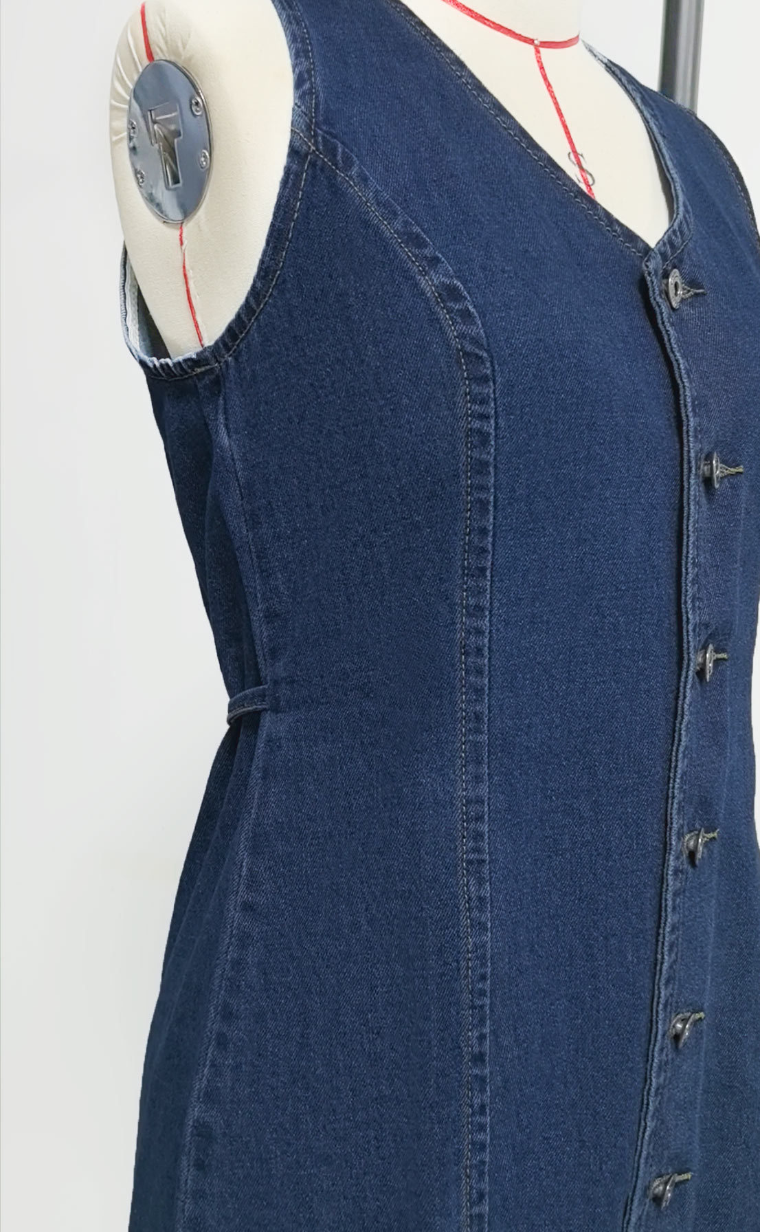 Retro dames spijkerjurk met strikceintuur en knoopsluiting_voghion.com