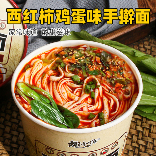 Qu Xiaochan Hand-rolled noodles in barreled fast food beef noodles non-fried snacks instant noodles instant noodles wholesale in a whole box