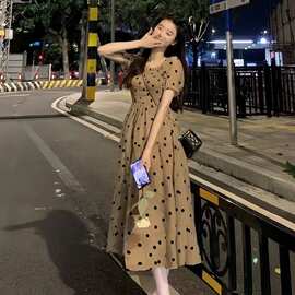 法式波点印花连衣裙女夏季新款设计感收腰显瘦巧克力色短袖A字裙