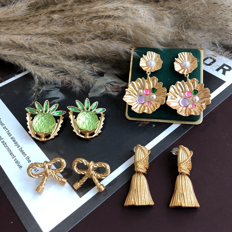 Daily Occasion Alloy Material 1 Pair Retro Tassel Bow Knot Alloy Plating Women's Earrings