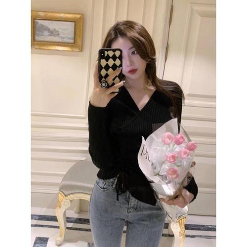 Autumn and Winter V-neck Knitted Base Shirt for Women, Innerwear for Autumn and Winter, French Style Waist-Taking Irregular Long-Sleeved Knitted Top