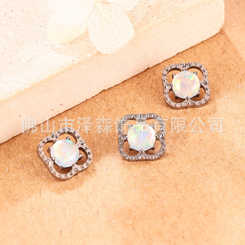 16G labret stud size and finish detail