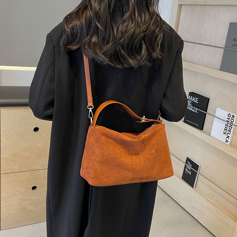 Bolso de axila de nicho esmerilado retro 2024 invierno nuevo bolso de mujer de todo fósforo bolso de mensajero popular bolso de hombro