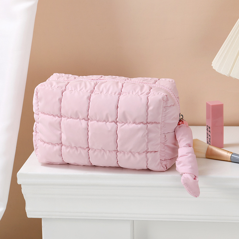 Nueva bolsa de cosméticos octogonal de otoño e invierno para mujer, bolsa de almacenamiento con relleno de plumón portátil portátil de alta gama