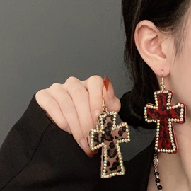 项链;耳环;手链