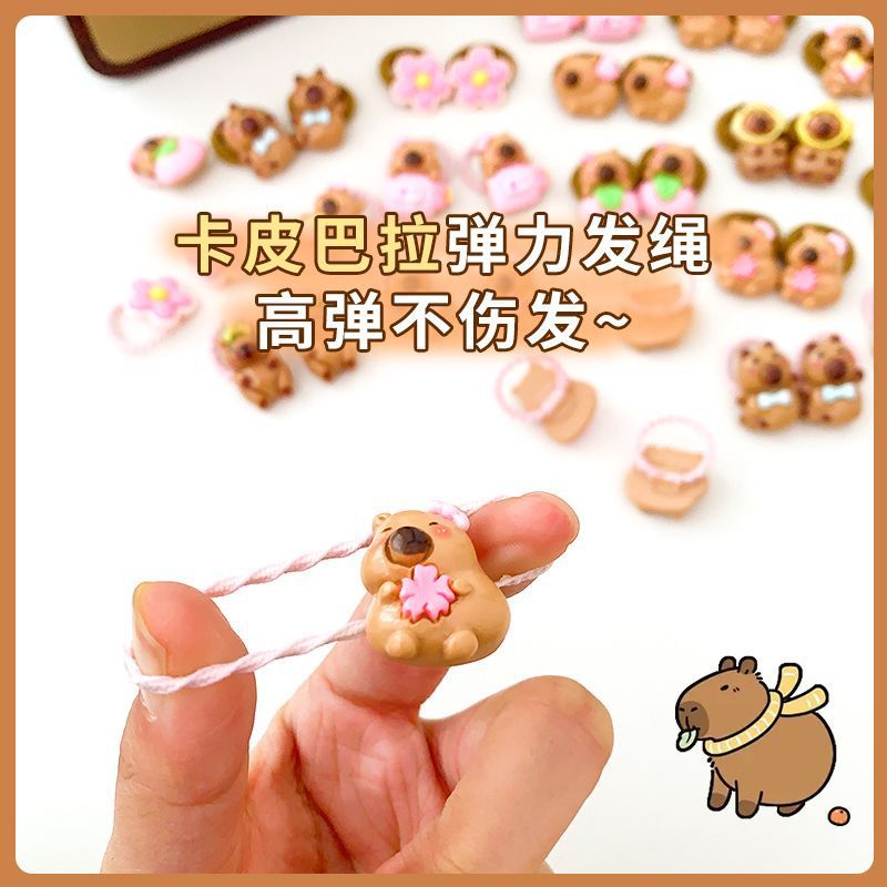 子供のカピバラの小さい皮の筋の小さい女の子は髪の輪を刺して髪のひもの女の子の高弾力の髪のひもを傷つけません。|undefined