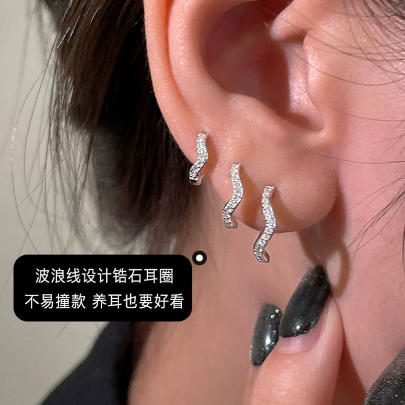 Wavy earrings, silver 925 sample