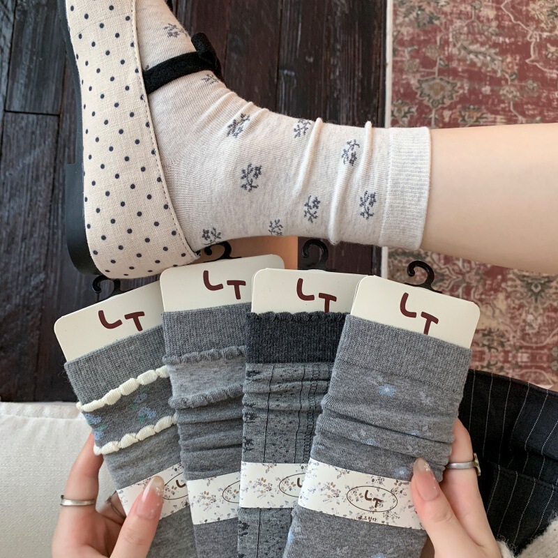 Elegant gray tones~Korean-style floral seamless slouch socks ins-style yarn mid-calf socks for women autumn and winter long socks Elegant gray tones~Korean-style floral seamless slouch socks ins-style yarn mid-calf socks for women autumn and winter long socks