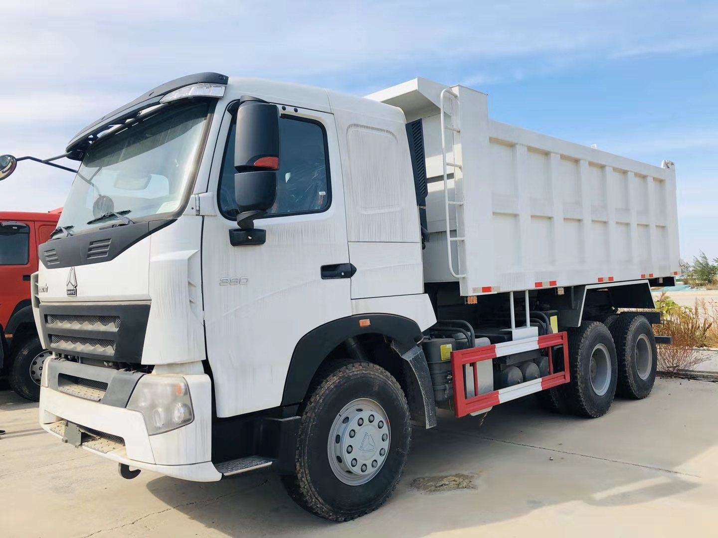 25吨中国重汽豪沃A7自卸车出口车配件好买吗18953179828