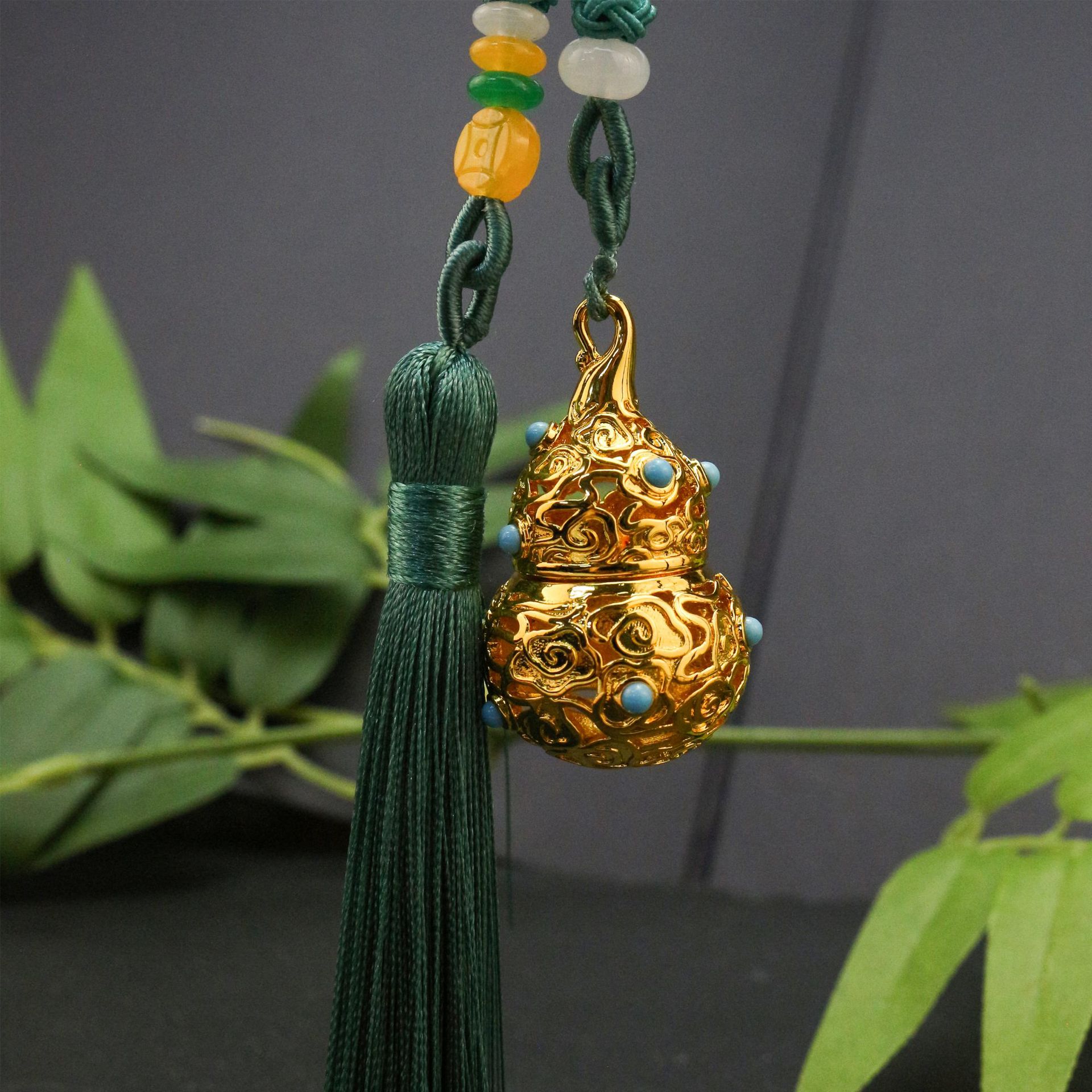 Popular brass gourd-shaped aromatherapy car pendant, high-end car gift for men and women, rearview mirror ornament