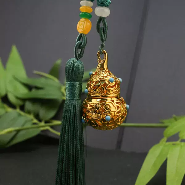 Popular brass gourd-shaped aromatherapy car pendant, high-end car gift for men and women, rearview mirror ornament
