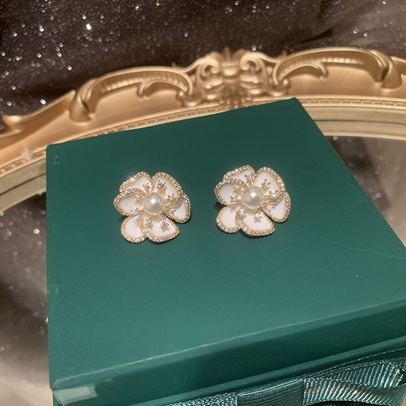 Copper Material Fashion White Flower Copper Zircon Stud Earrings