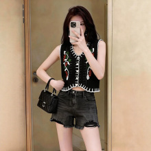 ootd����һ����Ů�ļ�С���OӋ���U�պ�ɫ�o������ţ�ж�ѝ�ɼ���
