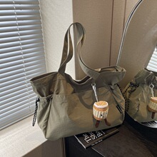 2026秋季撞色都市简约布质中号托特包日常通勤休闲单肩斜挎女士包