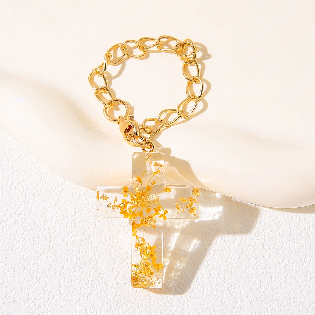 European and American popular new product resin dried flower cross keychain Christian bottle handle decorative cup chain women's backpack pendant