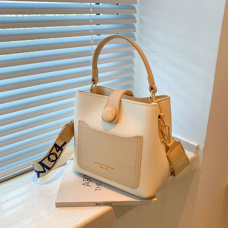 时尚大容量水桶包斜挎新款痛包潮流小挎包单肩手提包外出宝妈女包