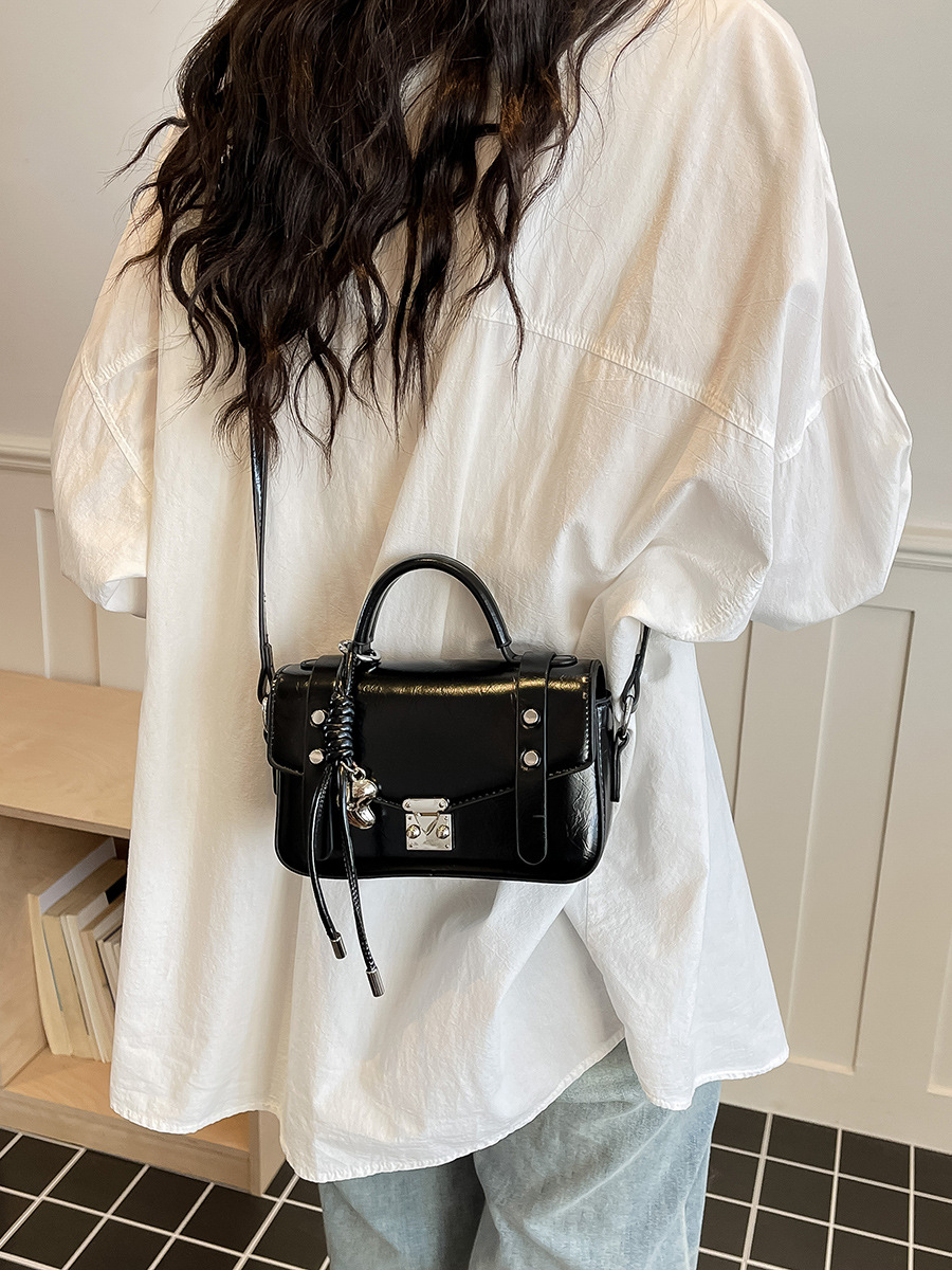 Bolso de mano de alta sensación para mujeres 2026 verano nuevo nicho bolso pequeño de lujo ligero de moda versátil mochila de hombro image 5