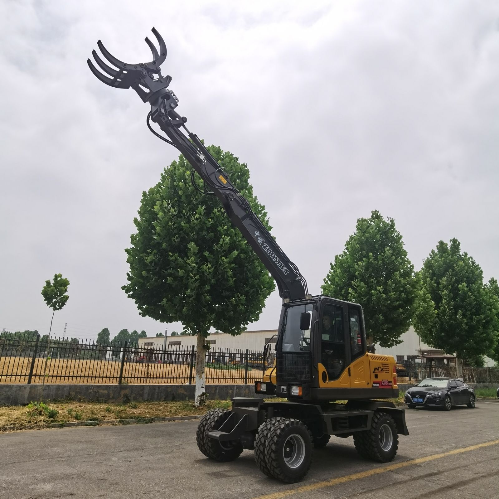 安装轨道轮 中崛博骄85轮式挖掘机 胶轮钩机 轮式夹木机 轮挖改装