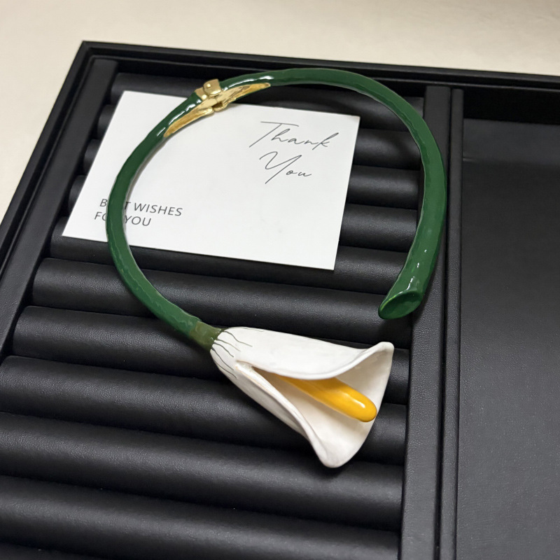 European and American vintage niche enamel oil-drip three-dimensional lily of the valley flower brooch, stylish and unique ring, bracelet, and necklace set