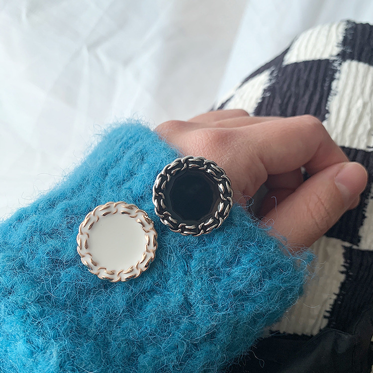 Youduo STUDIO black metal button female Xiaoxiang socialite style thick woolen knitted sweater jacket button decoration Youduo STUDIO black metal button female Xiaoxiang socialite style thick woolen knitted sweater jacket button decoration