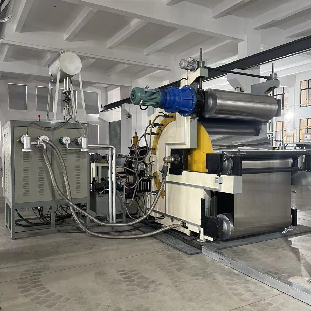 厂家供应硅橡胶鼓式硫化机 输送带硫化器 胶带金属橡胶板硫化机