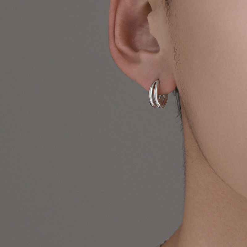 Pendientes de plata pendientes de los hombres de moda nicho personalidad de los hombres solteros pendientes simples pendientes de los hombres europeos y americanos 2023 nuevo