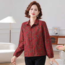 妈妈秋装薄外套宽松拉链夹克衫2025新款中老年女春秋印花翻领开衫