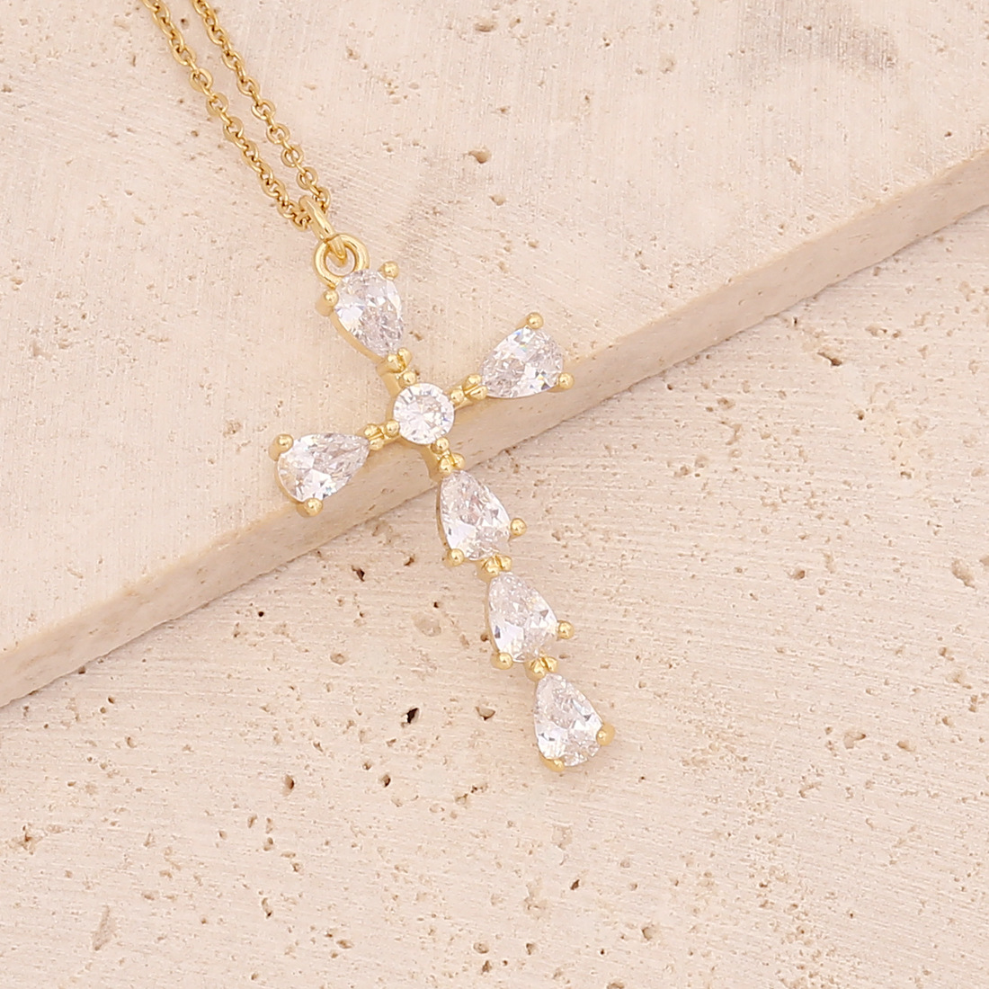 new copper micro-inlaid zircon hip-hop Virgin cross pendant 18K gold necklace