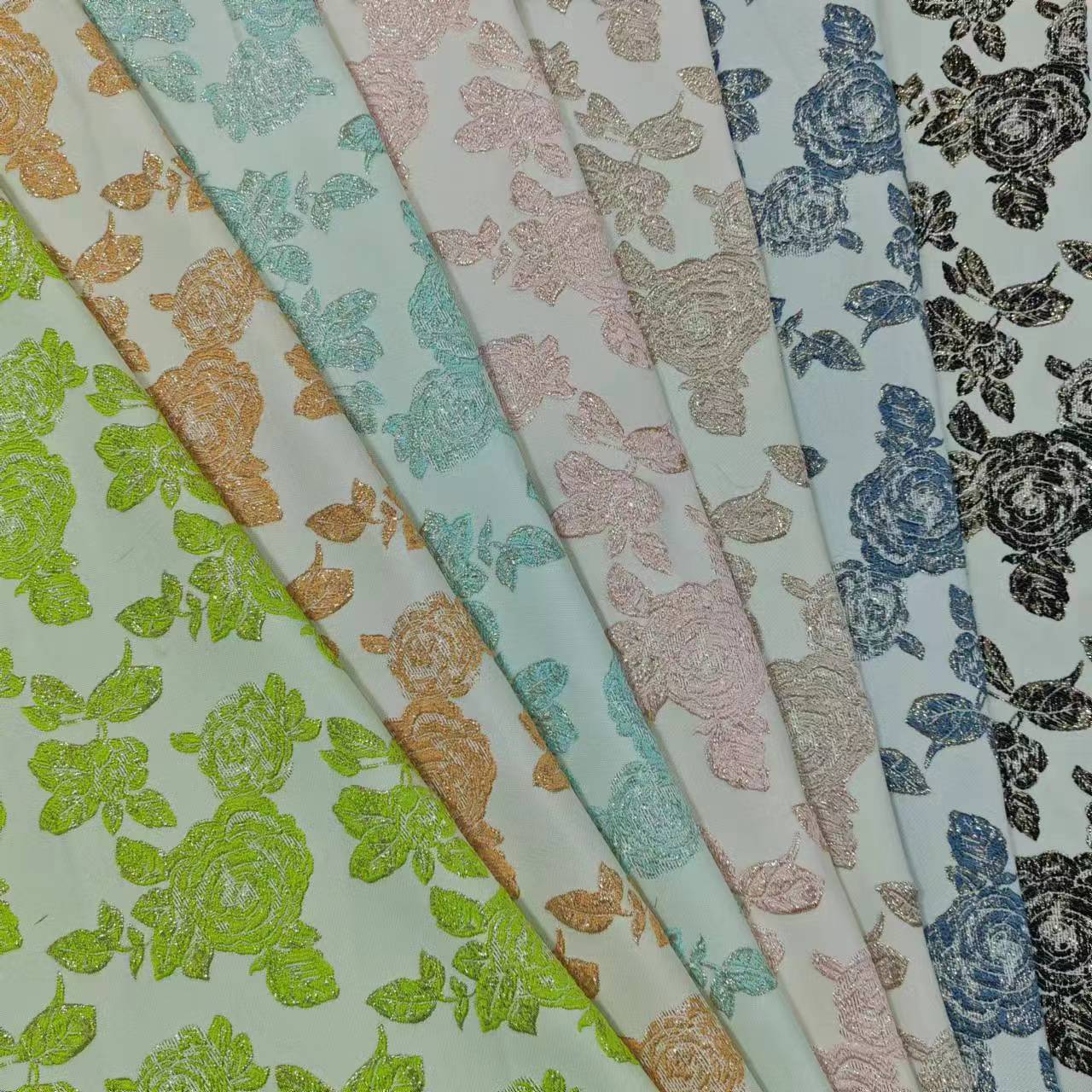 厂家直销秋冬新款金丝浮雕小玫瑰色织提花面料