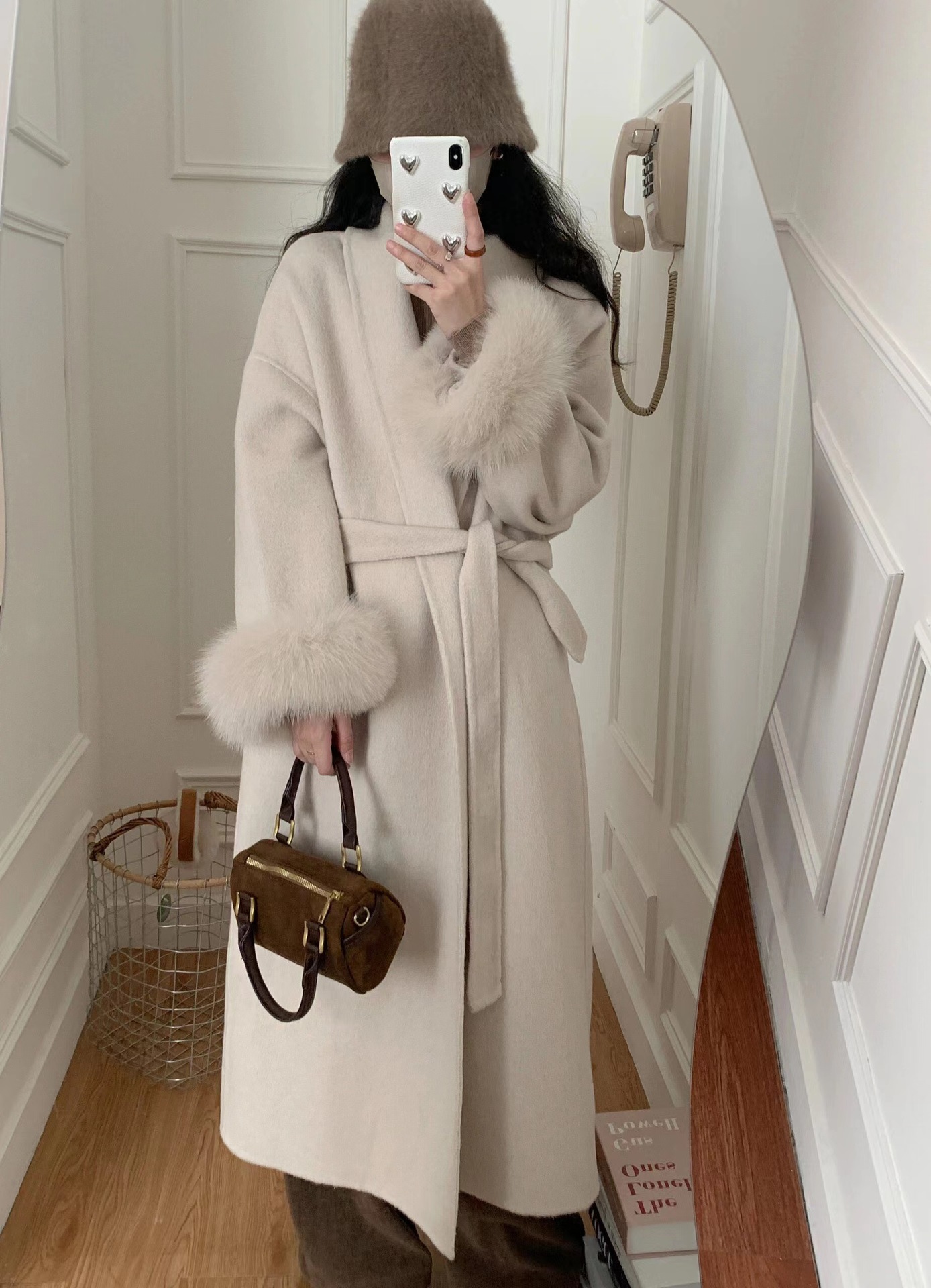 雰囲気のバスローブの長いタイプのウールの両面のラシャのコートの女性の高級な秋冬は本当にキツネの毛のコートを取り外します。